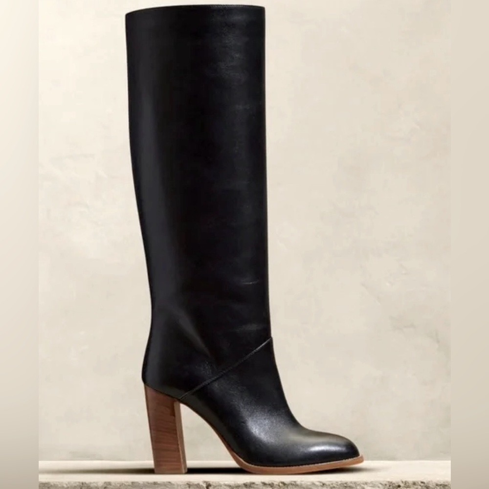 ISO • Banana Republic Lorca leather boots • Size 10
